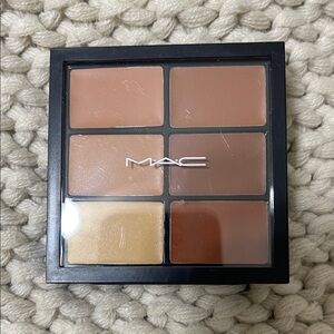 MAC Cosmetics Concealer & Correct Palette Medium Deep